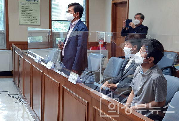9일 오전 의정부시의회 도시건설위원회 증인석에 참석한 LH 서울지역본부 관계자