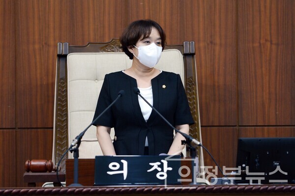 제9대 시의회, 의정석에 오른 김현주 의장 직무대행