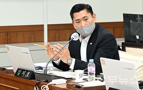 도시건설위원회서 발언하는 더불어민주당 김지호 의원